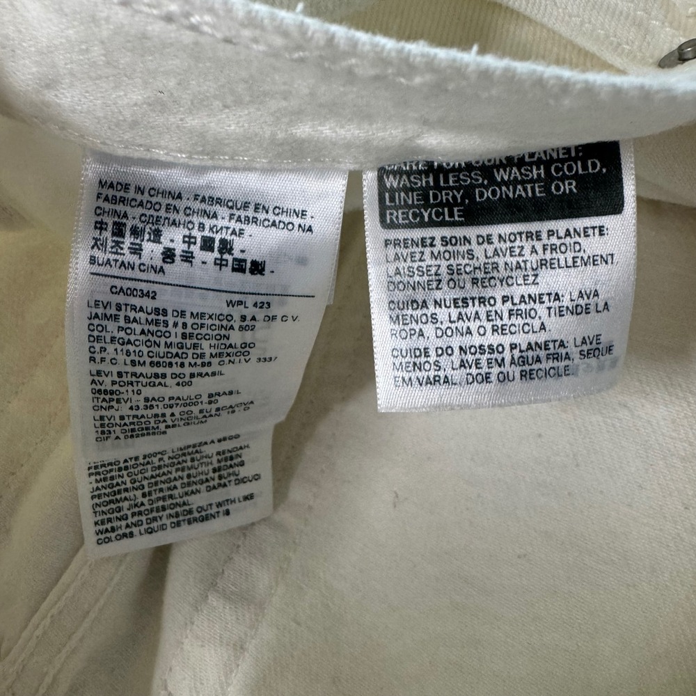 Levis Premium Mom Jeans Womens 27 White Distressed Ripped Frayed Hem High Rise - Picture 9 of 11